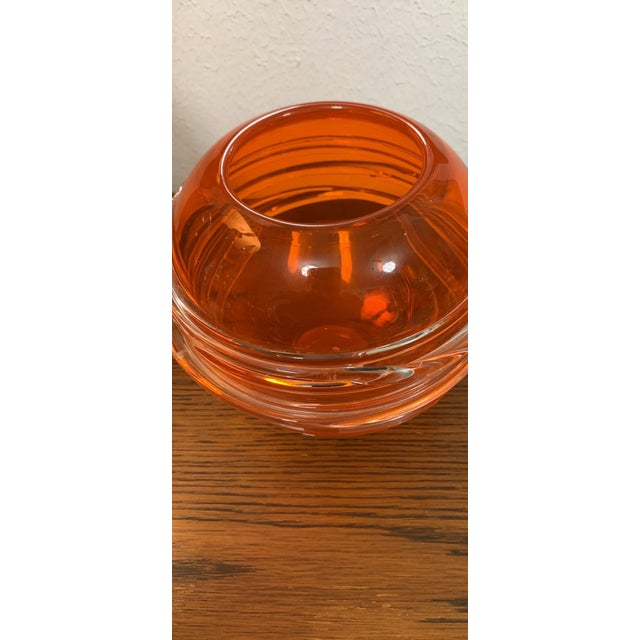 1960s Vintage Murano Style Orange Art Glass Bowl – Sculptural Swirl Ribbed Centerpiece For Sale - Image 5 of 8