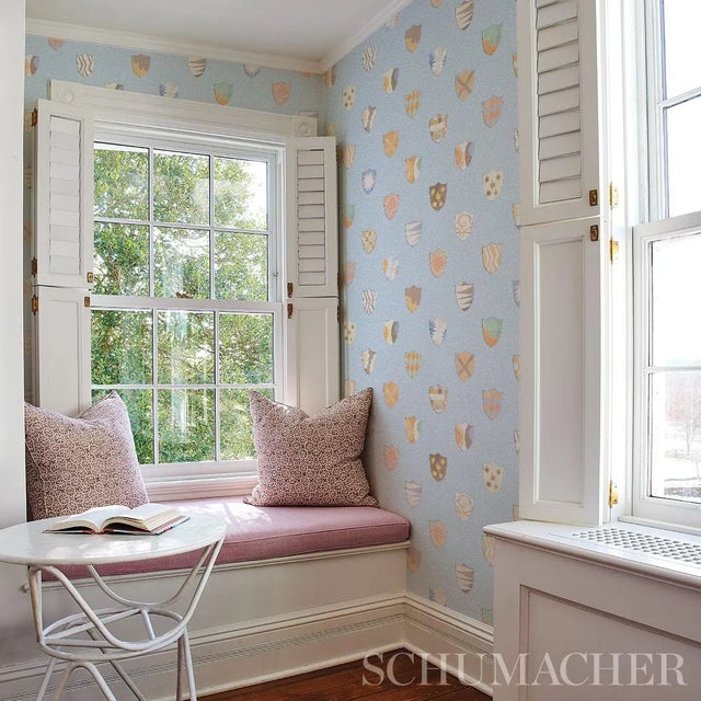 Sample - Schumacher x Happy Menocal Heraldic Wallpaper In Oxford Blue For Sale In Charlotte - Image 6 of 7