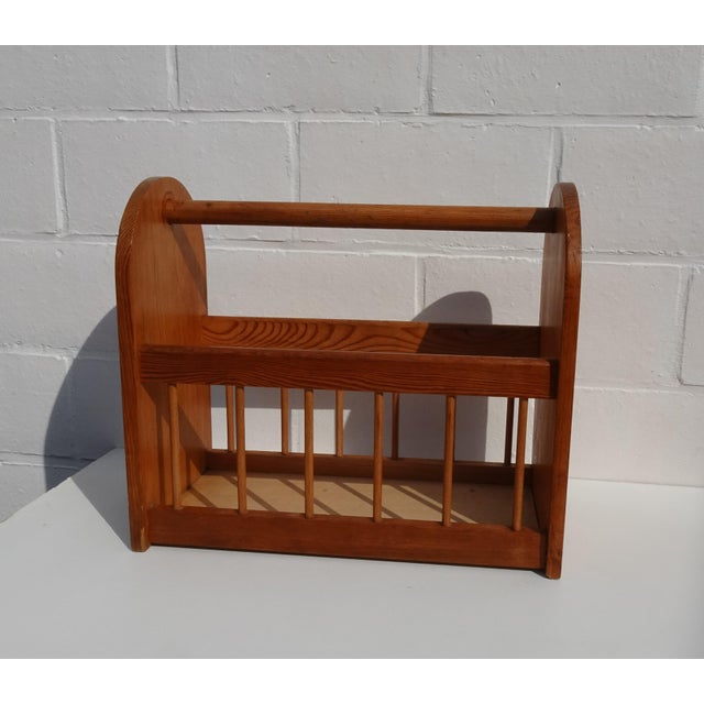 German Magazine Rack in Pine Wood, Germany, GDR, 1960s, in Very Good conditions. Designed 1960 to 1969