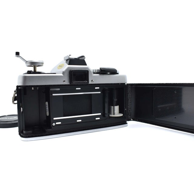 Black 1978 Minolta Xg-1 35mm Film Camera With Detachable 50mm Lens and Lens Cap For Sale - Image 8 of 12