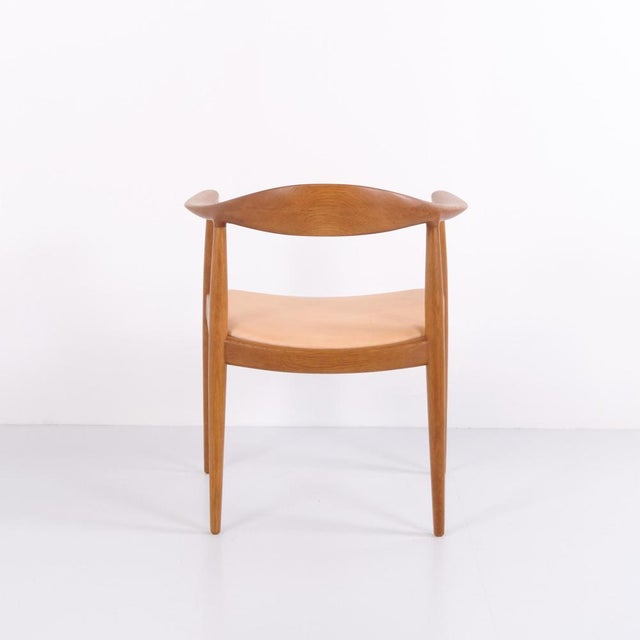 The Chair Model JH503 in Oak with Vegetable-Tanned Natural Leather by Hans J. Wegner, 1960s For Sale - Image 4 of 14