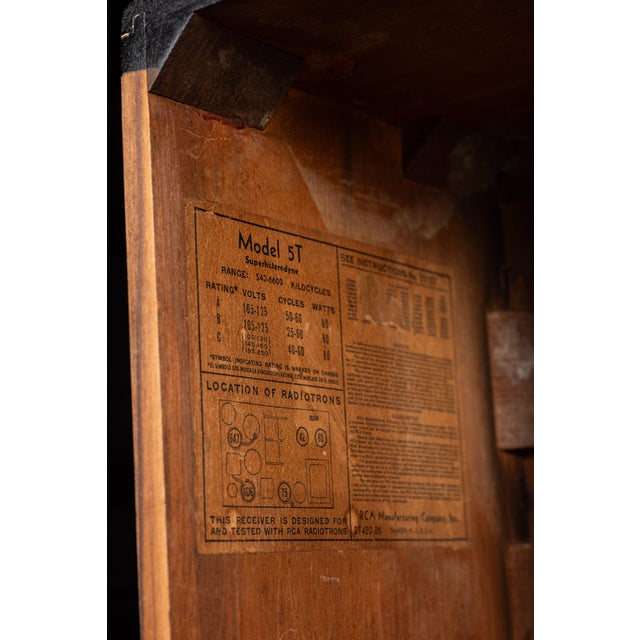 Vintage Model 5-T Radio by R C A For Sale - Image 10 of 10