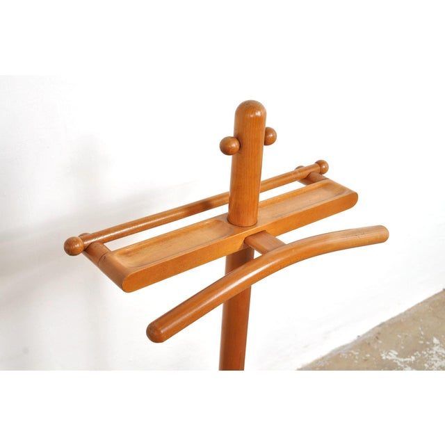 A very beautiful and complete valet stand made of beechwood, dating from the late 1970s. dimensions: w52 cm x d25 cm x...
