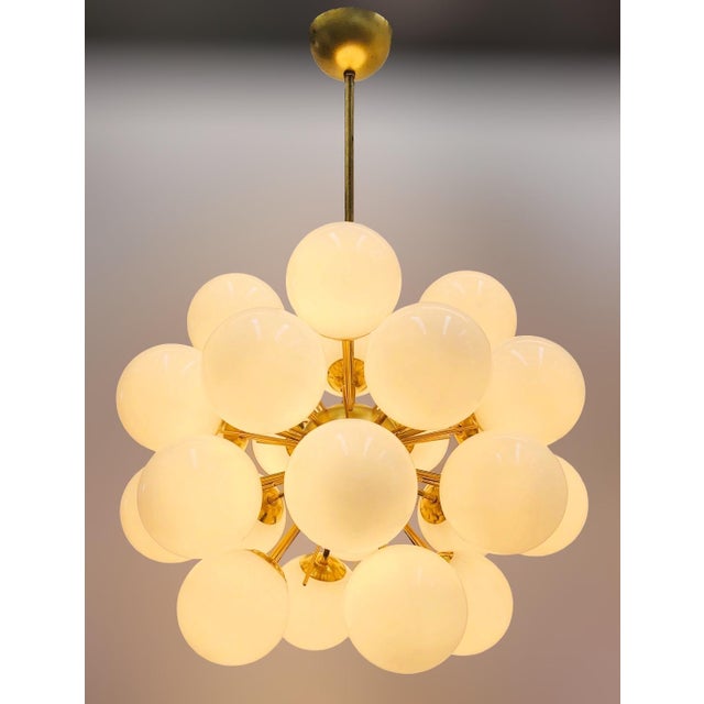 Italian 21st Century Ventiquattro Natural Brass Glossy White Murano Sputnik Chandelier by Fabio LTD For Sale - Image 3 of 4