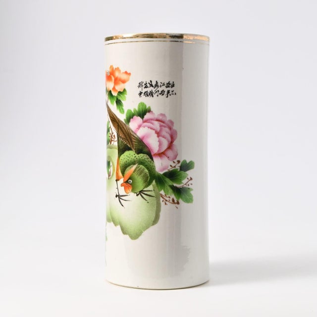 1920s/1940s Chinese hat stand vase. Made of white porcelain with hand-painted decoration.