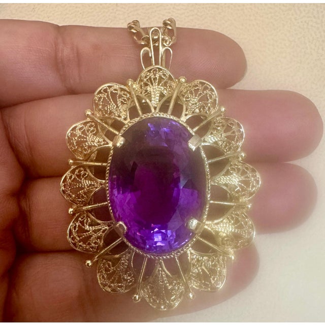 Metal 23 Carat Oval Amethyst Pendant Necklace 18 Karat Yellow Gold Vintage For Sale - Image 7 of 18
