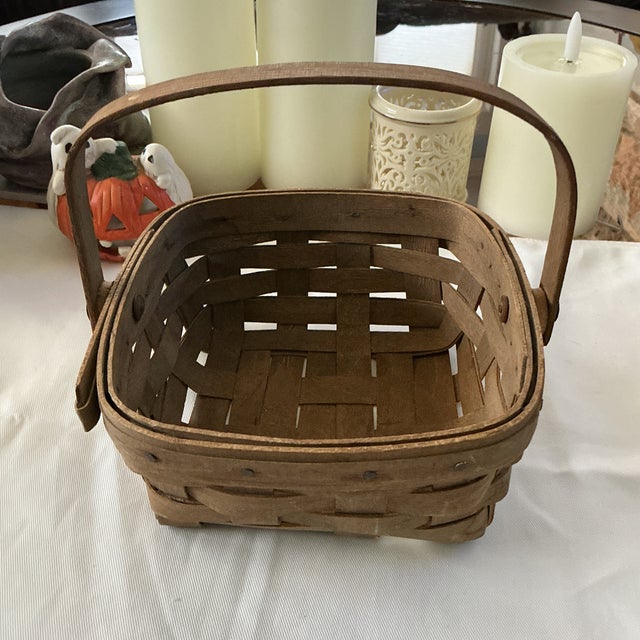 Longaberger Signed Vintage Medium Berry Basket, Hand Woven Maple Wood, 1980s For Sale - Image 14 of 18
