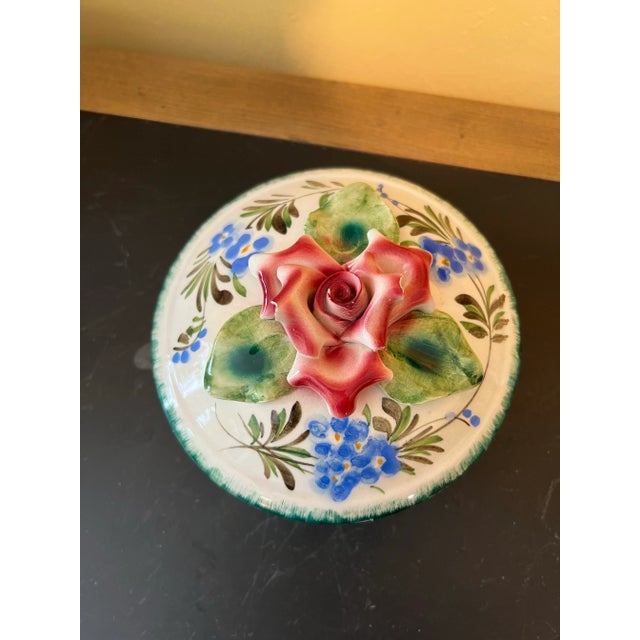Traditional 1990s Italian Renaissance Revival Faience Trinket Box For Sale - Image 3 of 12
