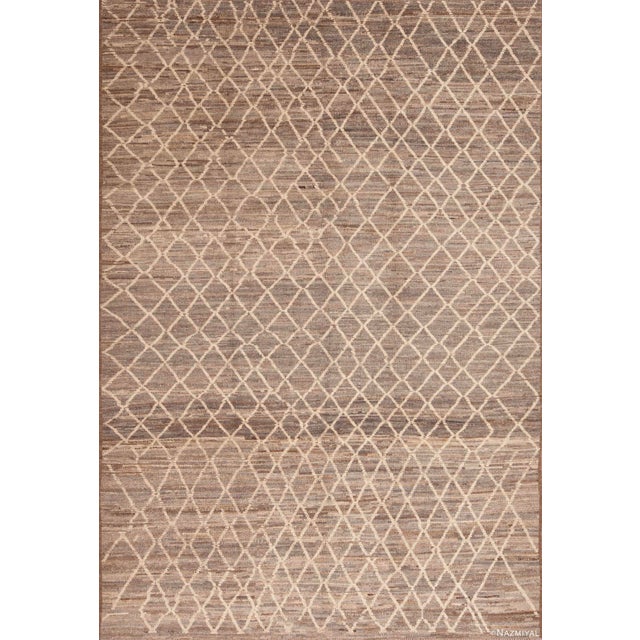 Modern Room Size Grey Abrash Background Ivory Tribal Geometric Honeycomb Pattern Rug For Sale