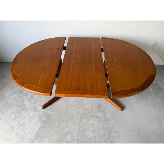 1980s 1970s Mid-Century Danish Modern Teak Expanding Round- Oval Dining Table For Sale - Image 5 of 18