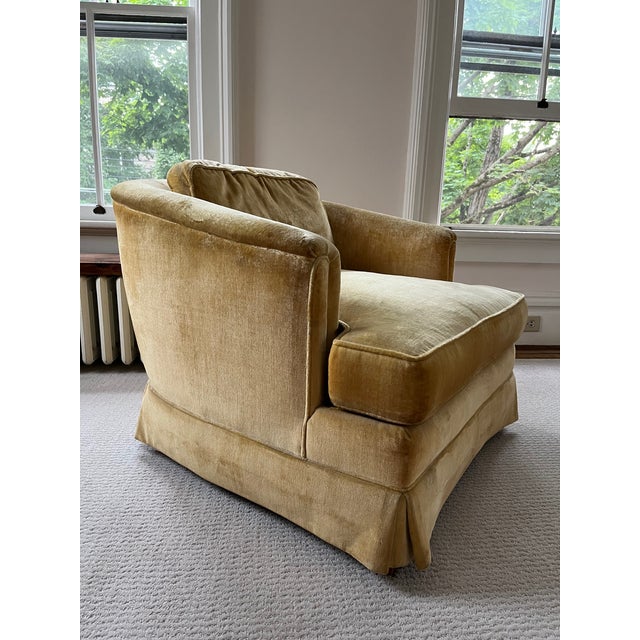 Mid Century Modern barrel back tub chair by Henredon, in its original velvet upholstery. Good condition and great...