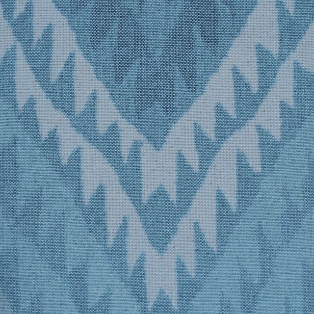 Traditional Schumacher Shabba Warp Print Fabric In Blues For Sale - Image 3 of 6