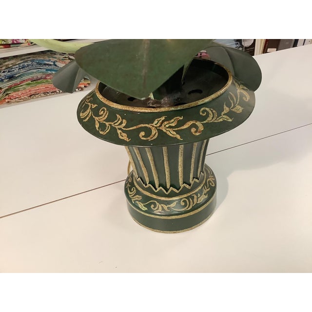 1960s Vintage Brunschwig & Fils Green Tole Lamp For Sale - Image 5 of 7