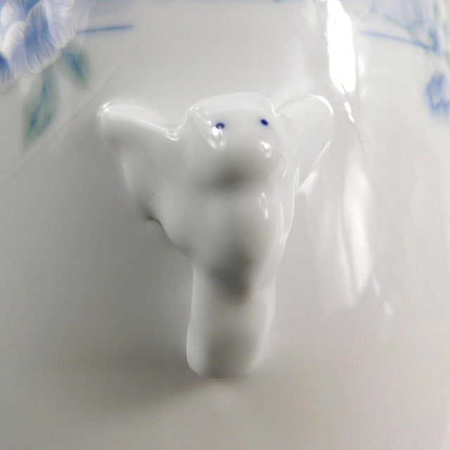 Contemporary 1970s Cheng’s White Jade Porcelain Covered Biscuit Jar With Fairy Handles-Damaged For Sale - Image 3 of 11