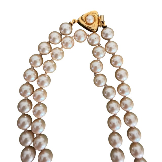 American Vintage Pearl Necklace With Gold Tone Clasp For Sale - Image 3 of 4