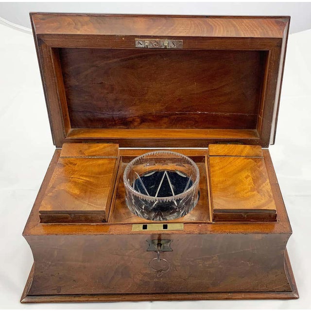 Early 19th Century Mahogany Tea Caddy For Sale - Image 6 of 10