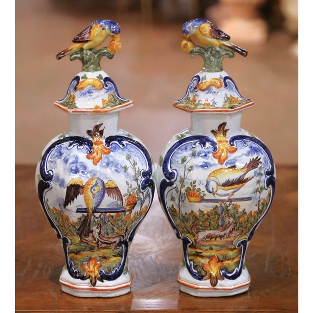 Pair of 19th Century French Faience Bottles With Figural Bird Stoppers For Sale In Dallas - Image 6 of 10