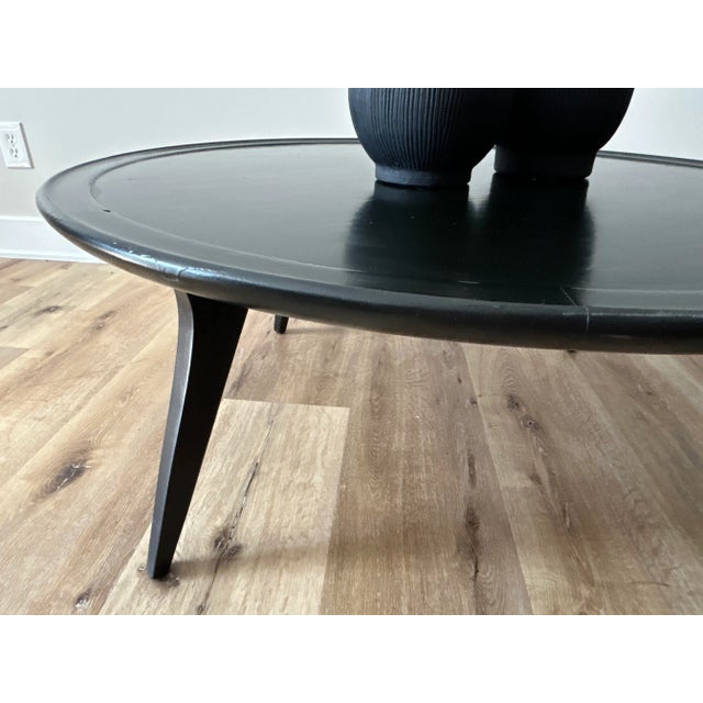 Black 1960s John Van Koert for Drexel Profile Collection Round Coffee Table – Vintage Mid-Century Modern Black Lacquer Cocktail Table For Sale - Image 8 of 12