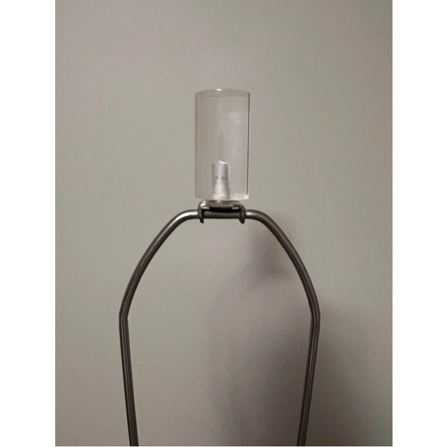1970s Herb Ritts Astrolite Hollywood Regency Clear Lucite Tripod Tri-Fin Table Lamp For Sale - Image 10 of 10