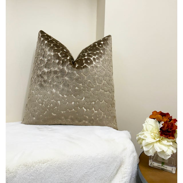 This exquisite pillow boasts a mushroom-hued leopard velvet print, offering a sophisticated touch to any interior. The...