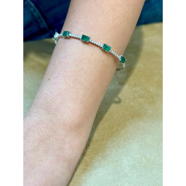 3 Carat Natural Brazilian Emerald & Diamond Bangle Bracelet 14 Karat White Gold For Sale - Image 12 of 18