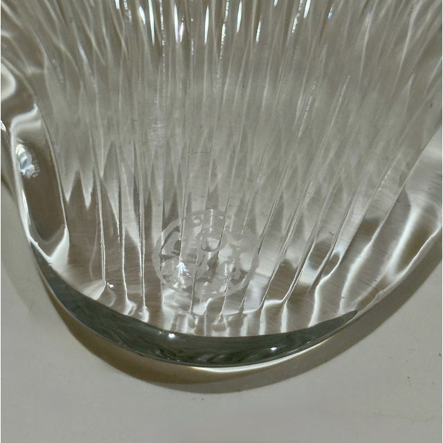 Baccarat Mid 20th Century Pair of Baccarat Crystal Shell Dish – Clear Ribbed Scallop Trinket Bowl – France For Sale - Image 4 of 6