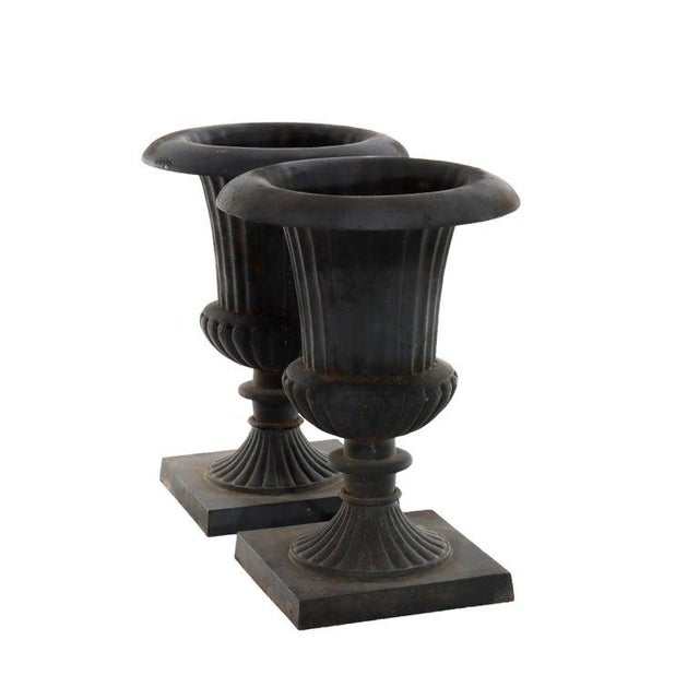 1930s Pair of Antique Neoclassical Cast Iron Melon Ribbed Garden Urns C1930 For Sale - Image 5 of 10