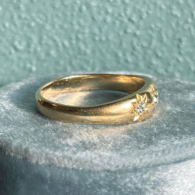 1900 - 1909 Antique Circa 1900 18k Gold Star-Set Diamond Band For Sale - Image 5 of 10