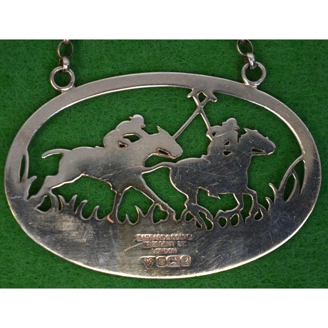 Traditional 1980s Garrard & Co. London Sterling Silver Polo Player Wine Decanter Tag With Chain Link For Sale - Image 3 of 4
