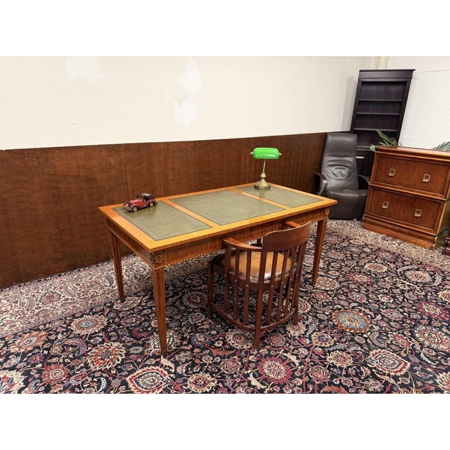 About this Classic English writing desk Classic and elegant | Antique English, classic and chesterfield style desks. This...