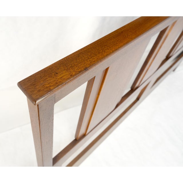 Late 20th Century Walnut c1970s Baughman Style Queen Size Headboard Bed Mid Century Modern MINT For Sale - Image 5 of 15