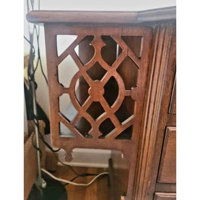 Wood 1930s Charak Furniture Co. Mahogany Four Drawer Chest With Pull-Out Shelf For Sale - Image 7 of 11