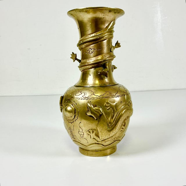 Antique Quin Dynasty Boho Chic Chinoiserie Bronze Three Lizards Vase. For Sale - Image 4 of 14