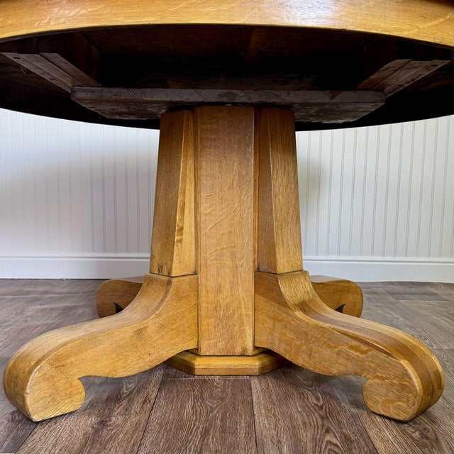 Art Deco Vintage Tiger Oak Round Pedestal Dining Table For Sale - Image 3 of 15