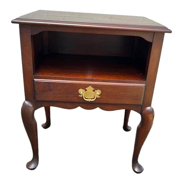 Statton Trutype Americana Traditional Queen Anne Style Solid Cherry Nightstand Bedside Table, Open Cabinet For Sale