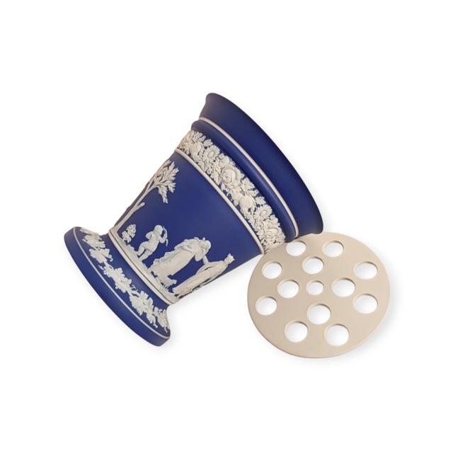 Pristine Vintage Wedgewood Cobalt Blue Jasperware Trumpet Frog Vase Circa 1969 For Sale - Image 11 of 13