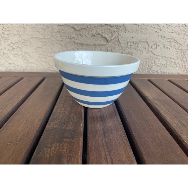 Discover the perfect blend of tradition and charm with the TG Green Cornishware Medium Mixing Bowl. This exquisite mixing...