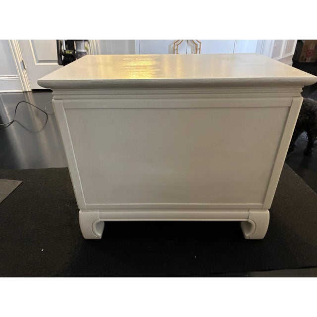 Late 20th Century Chinoiserie Ming Style Nightstand by Thomasville For Sale In Chicago - Image 6 of 10