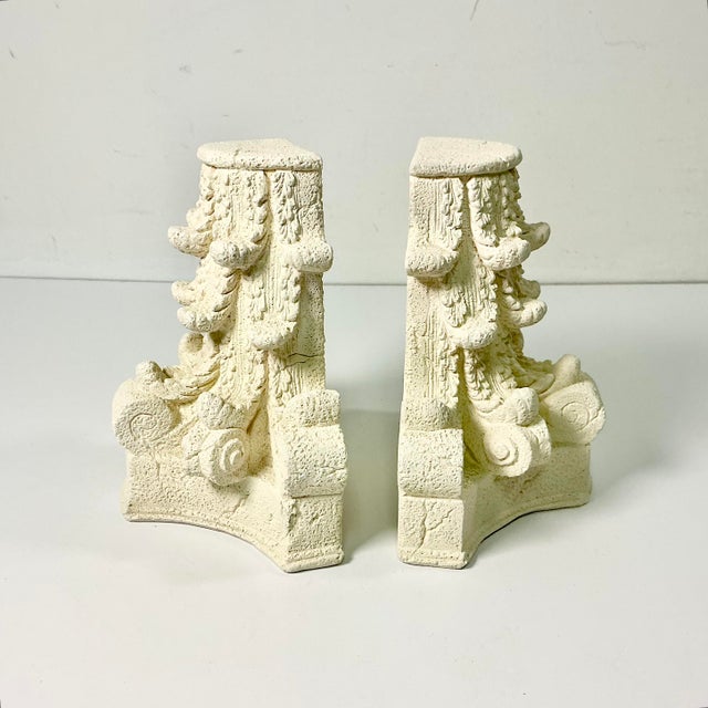 1980s 1988 Vintage Italian Corinthian Roman Empire Architectural Plaster Bookends - A Pair. For Sale - Image 5 of 16