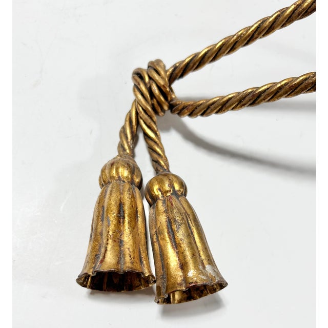 Hollywood Regency Pair of Vintage Italian Gilt Rope Curtain Tiebacks With Tassels – Hollywood Regency Drapery Hardware, Window Decor For Sale - Image 3 of 8
