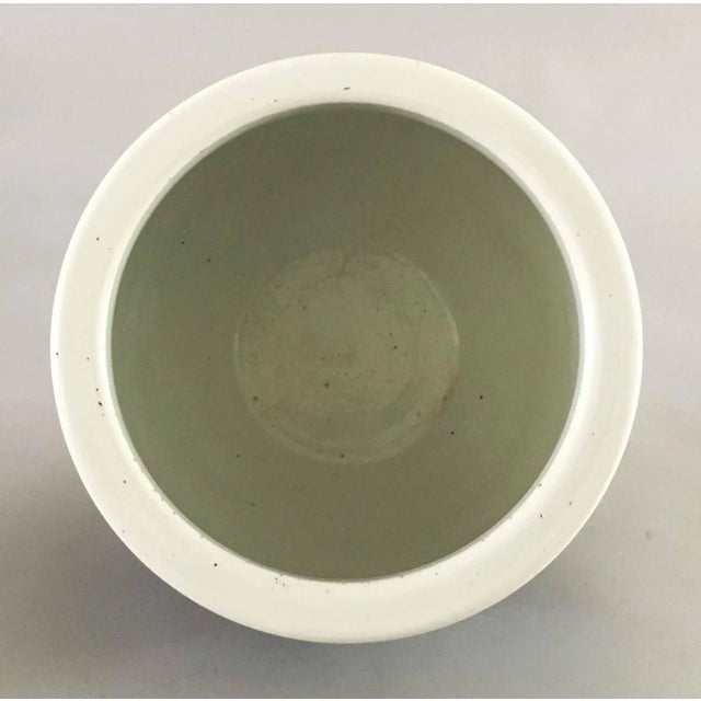 Chinese Export Blue and White Jardiniere For Sale In Boston - Image 6 of 8