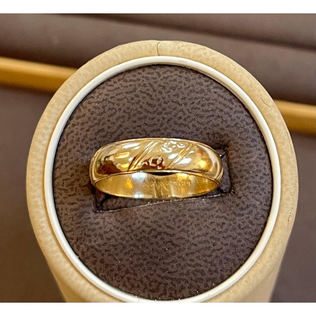 14 Karat Yellow Gold Classic Wide Wedding Band With Design Ring, Unisex Size 9 For Sale - Image 9 of 18