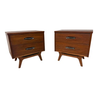 Mid-Century Modern Walnut Nightstands - Set of 2 For Sale