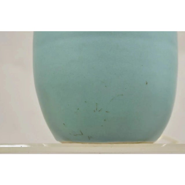 Ceramic Vintage Walter Van Briggle Turquoise Blue Bulbous Pottery Table Lamp With Butterfly Shade For Sale - Image 7 of 12