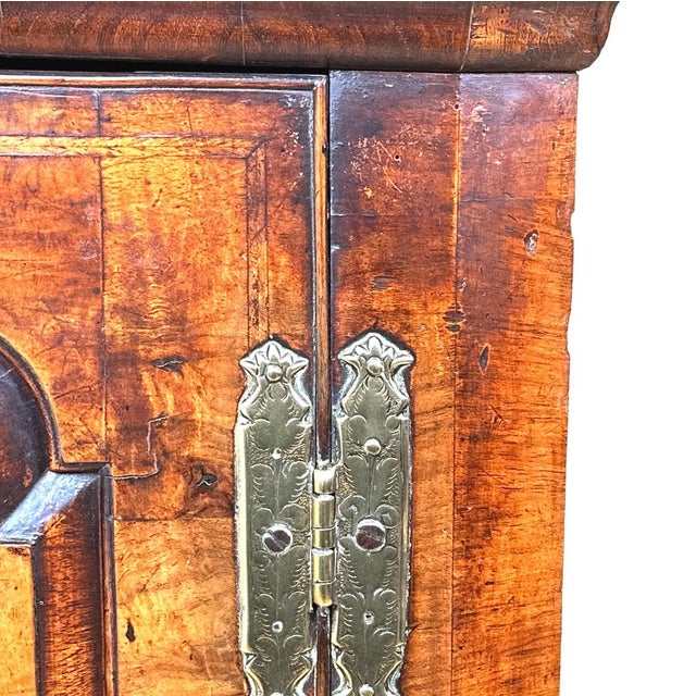 An Extremely Attractive And Very Good Quality Early 18th Century, Queen Anne Period, Walnut Wall Hanging Corner Cupboard,...