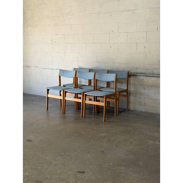 Mid-Century Modern Wood Dining Chairs Set of 6 in Blue Fabric Newly Reupholstered Mid-Century Modern For Sale - Image 3 of 11