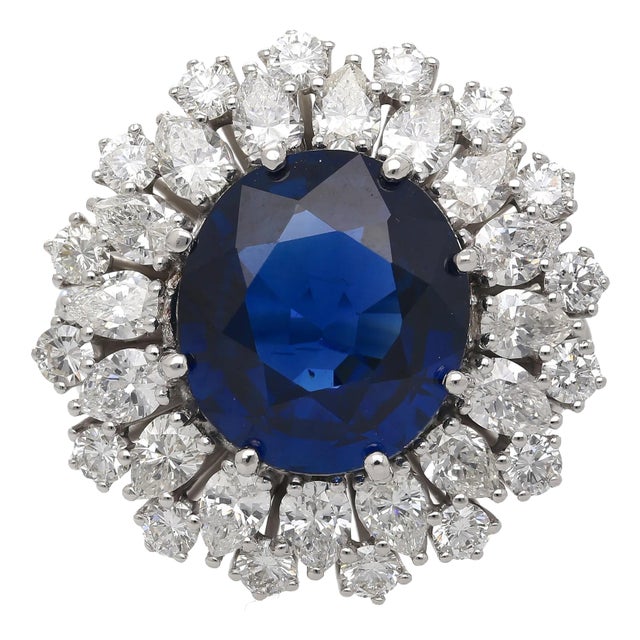 1990s Certified 7.15 Carat Vivid Blue Sapphire & Diamond Sunburst Vintage French Ring, Size 6.5 For Sale