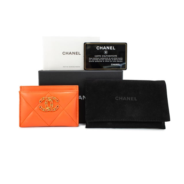 Chanel Coco Orange Lambskin 19 Quilted CC Card Holder Wallet For Sale - Image 9 of 9
