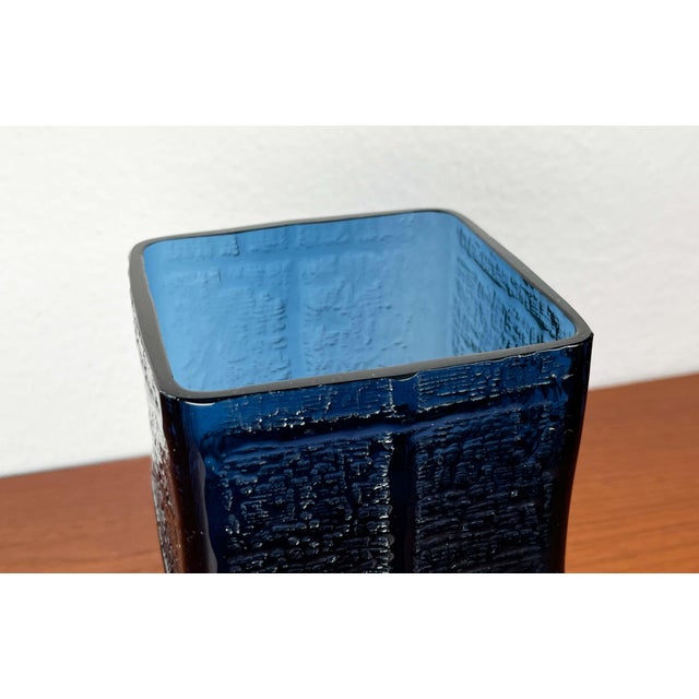 Mid-Century Modern Swedish Blue Glass Vase by Christer Sjögren for Lindshammar Glasbruk, 1960s For Sale - Image 12 of 18