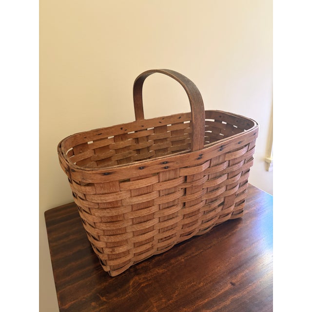 French Country Antique Early 20th Century American Splint Oak Gathering Basket For Sale - Image 3 of 8